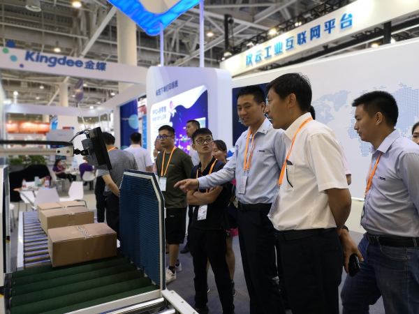 1568099025143707.jpg RFID倉(cāng)儲(chǔ)通道機(jī)_編輯.jpg